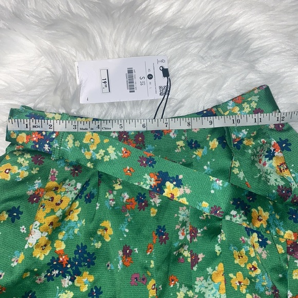 BERSHKA Green Floral High Waisted Tie Front Shorts - Picture 7 of 8